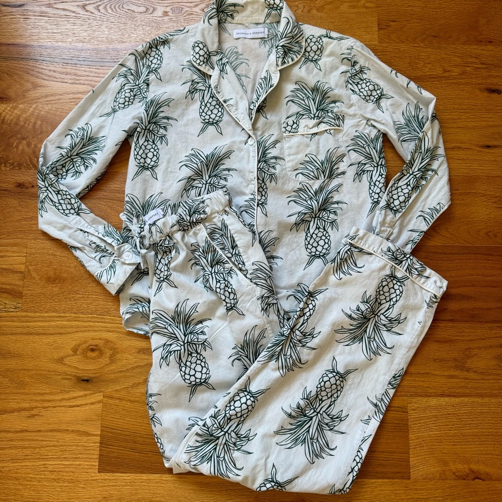 DESMOND & DEMPSEY Howie Pineapple Print Pajama Set
